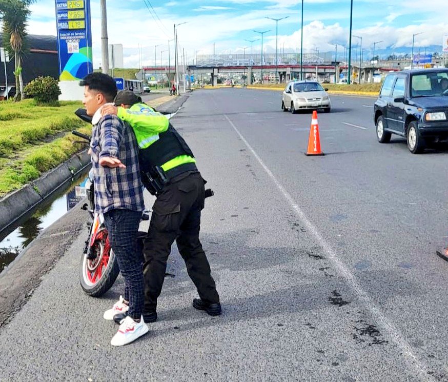 PoliciaEcuador tweet picture