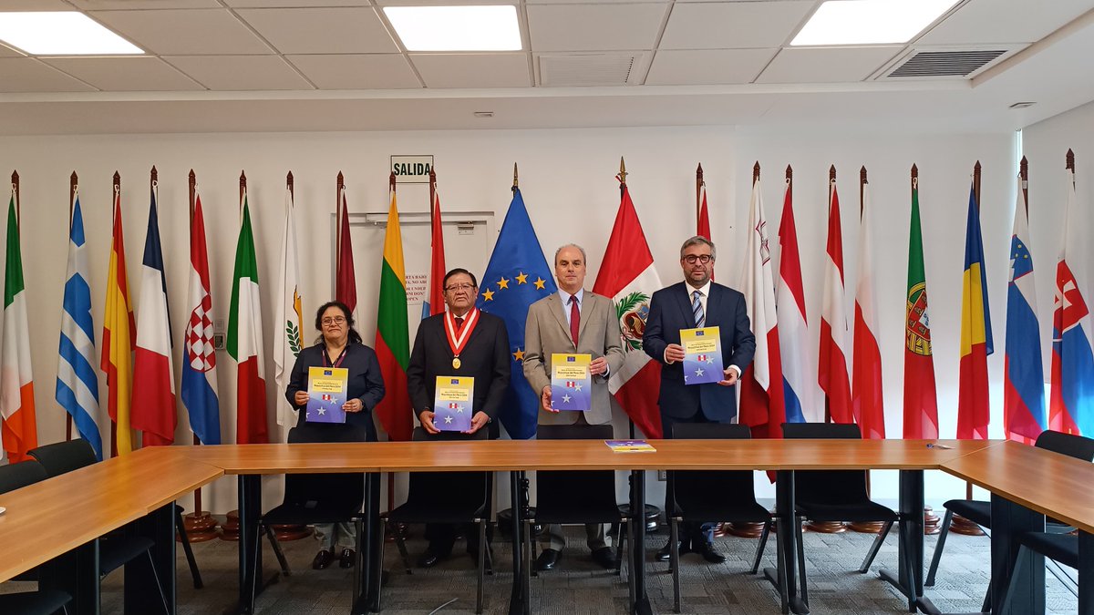 Hoy se realizó la entrega del informe de la Misión UE de Seguimiento Electoral en Perú a los organismos electorales: ONPE, RENIEC y JNE. El objetivo principal de esta misión fue evaluar el progreso en la aplicación de las 37 recomendaciones de las Misiones anteriores.