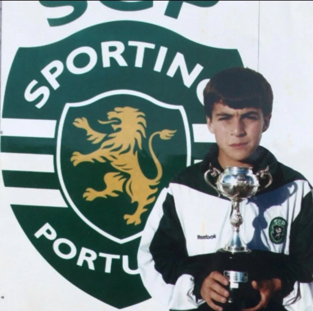 Adivinham quem é este Leão? 👀 Fez toda a formação no Sporting e 67 jogos pela equipa principal.