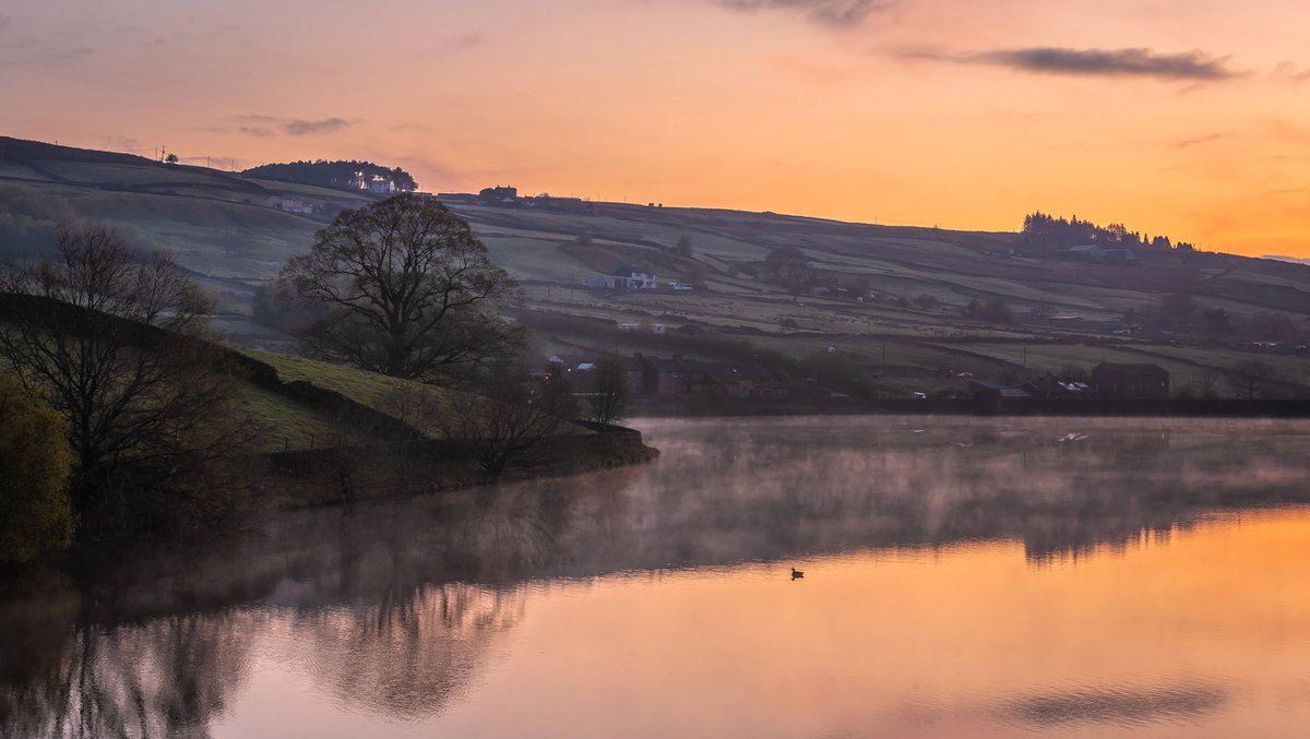 Yet another one from Saturday morning at Ponden Reservoir. I love the ghostly mist on the water, which only lasted a couple of minutes and then was gone.