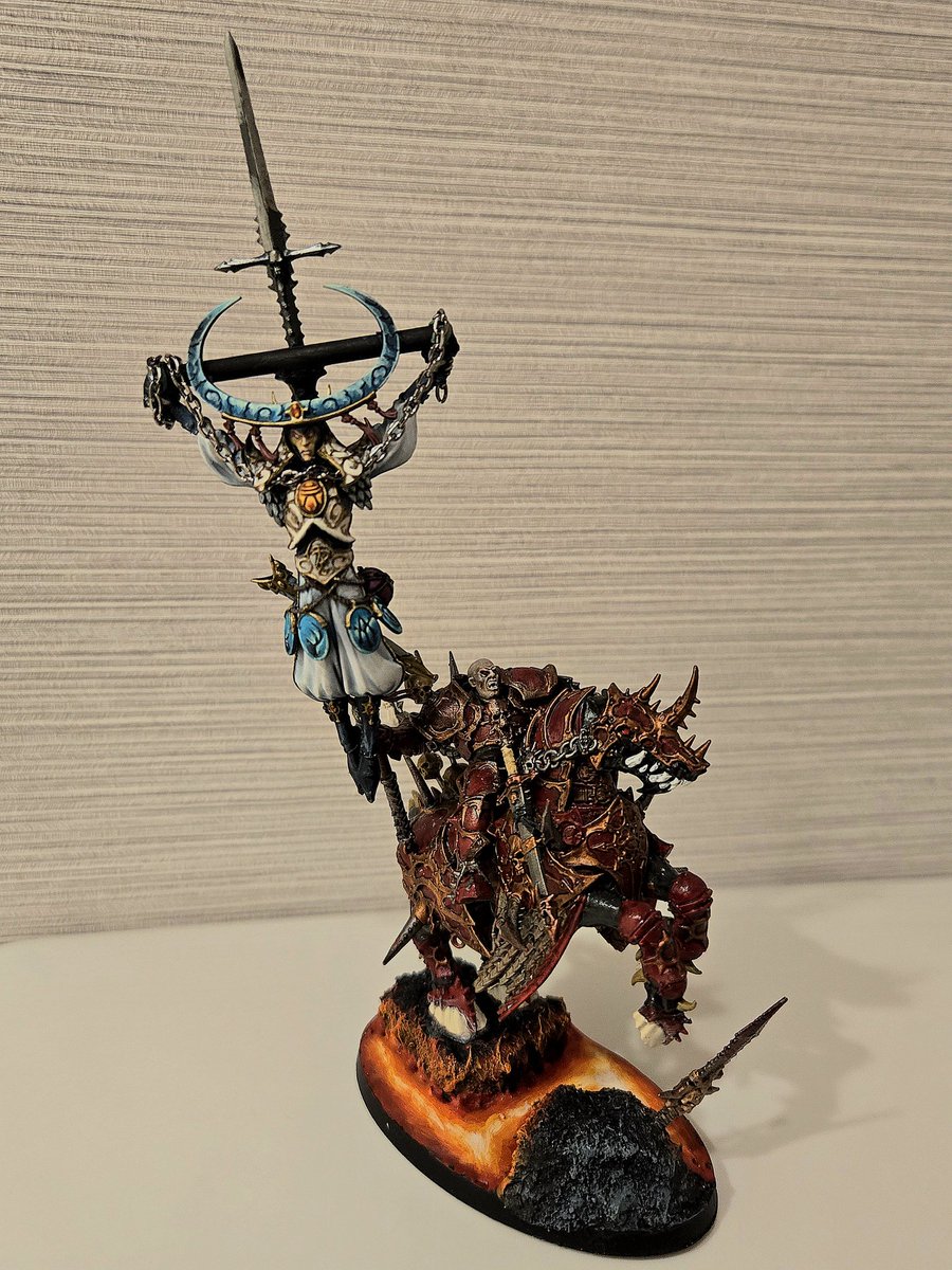 As we see 3rd edition ride into the sunset shortly, I created a model to express my feelings of 3.0 Teclis. Also I think  it was my good luck charm for a 4-1 finish at Smash & Bash #Teclis #Lumineth #AoS #AgeofSigmar #SuckItYouDumbAelf #HouseCorvant #Khorne