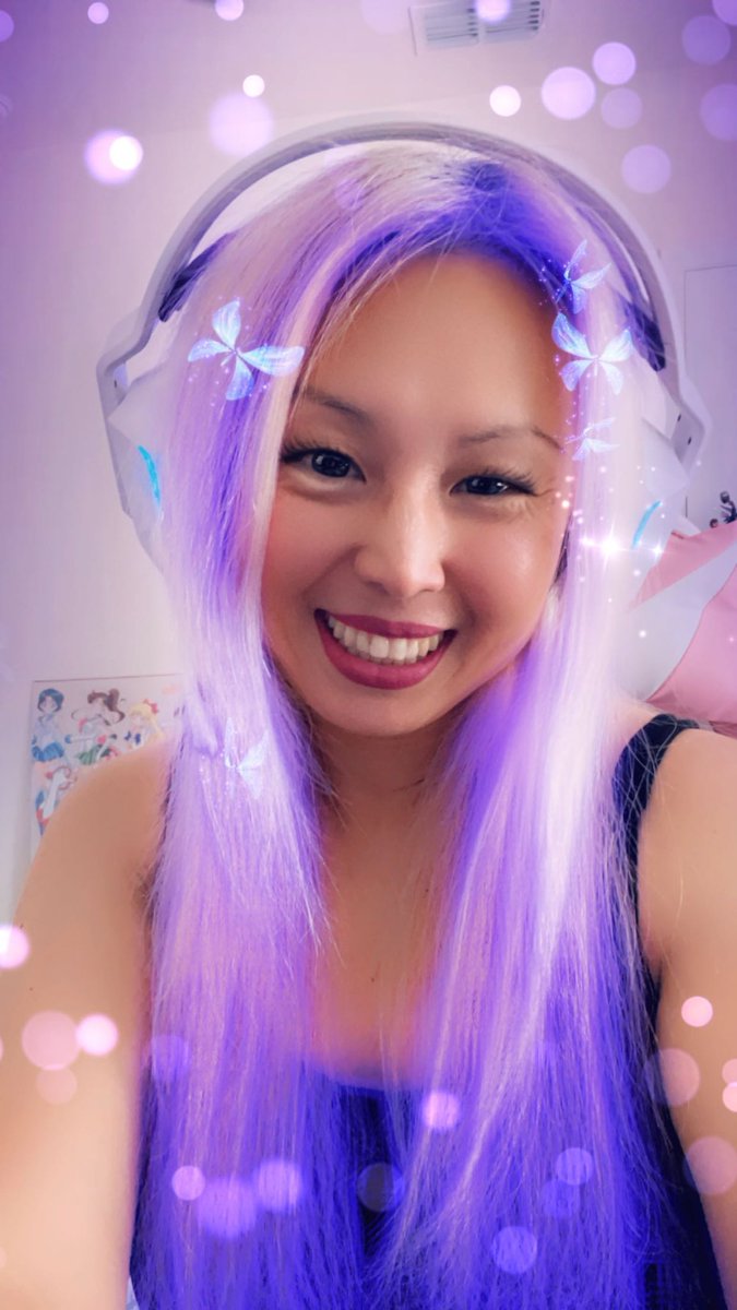#Mondaygaming with Kit #selfieoftheday #twitchstreamer #supportmain #leagueoflegendscome chill with me 🔥#taiwanese #gamergirl #livestreaming