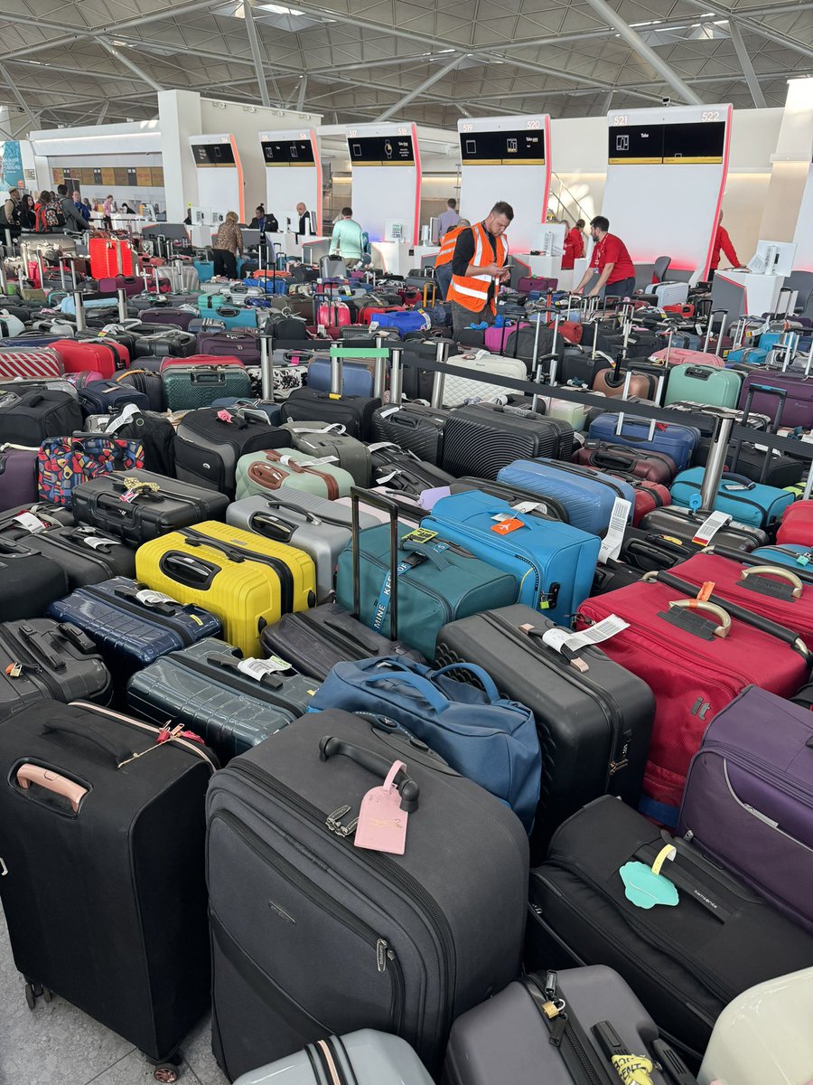 Suzy Pelta π©π½βπ³ (@suzypelta) on Twitter photo Well <a href="/jet2tweets/">Jet2tweets</a> today has been the worst day of travelling I have ever ever had thanks to you. Please can you tell me why my suitcase is still in stansted and Iβm in lanzarote? It was absolute carnage this morning!!
Jet2 holidaysβ¦package holidays you CANβT trust. Well <a href="/jet2tweets/">Jet2tweets</a> today has been the worst day of travelling I have ever ever had thanks to you. Please can you tell me why my suitcase is still in stansted and Iβm in lanzarote? It was absolute carnage this morning!!
Jet2 holidaysβ¦package holidays you CANβT trust.