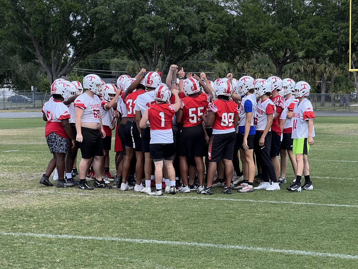 Monday! Monday! Best day of the week!!! Spring football is officially underway for @FootballTavares! Great first day of Spring ball for the Dawgs! 

@CenFLAPreps @FlaHSFootball @DanLaForestFB @Preps352 @Andy_Villamarzo 

#SetTheStandard #ExpectVictory #TavaresMade #BulldogStrong