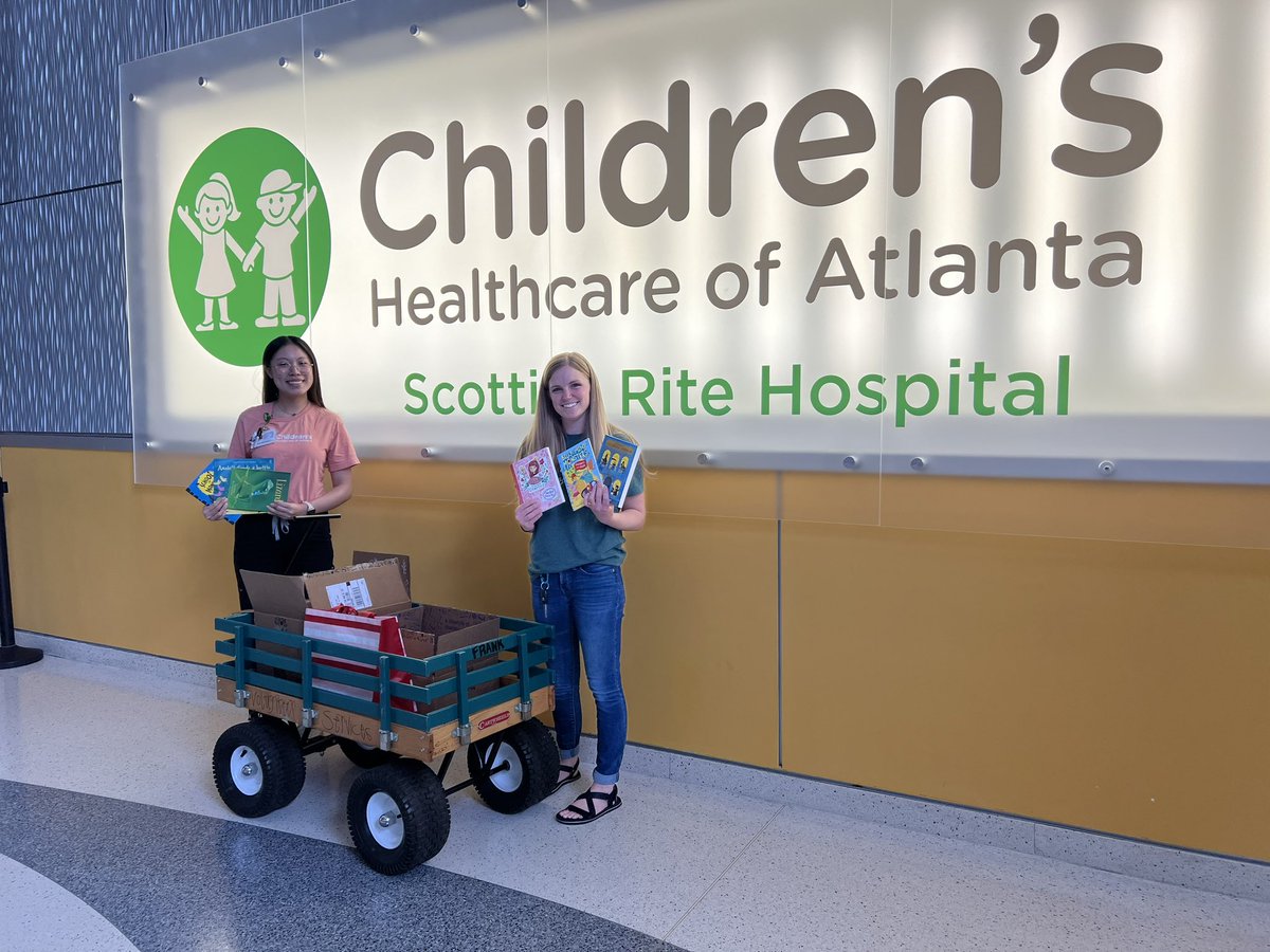 During #ReadAcrossAmerica our Jr. Trojans raised money for books for a children’s hospital. 💚📚🏥 This afternoon, Mrs. Ruis delivered 58 awesome new books to CHOA! #servicelearning @Hall_Schools @MVESCommons Thanks @Booksforbusyfam for helping us grow this meaningful project!🌟