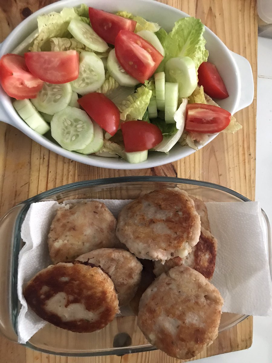 Tortitas de papa con atún y una rica ensalada!!