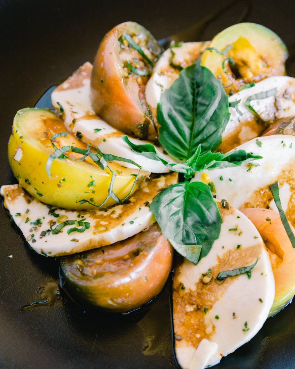 Come taste the tradition with every bite of our Caprese salad! 🇮🇹💚 We're serving it fresh, vibrant, and full of passion. Your table at #DiCiccos #OldTownClovis is ready. Buon appetito! #Dinner #EatWell