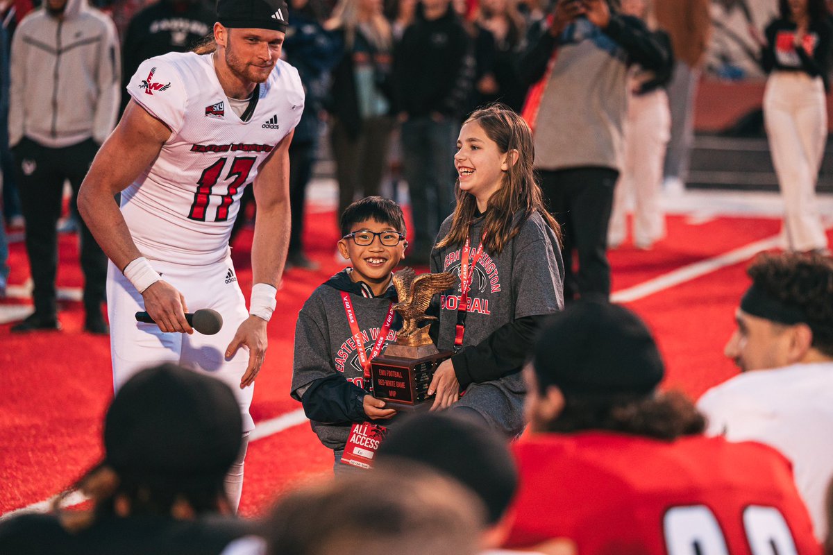 For the 2nd straight year, we were able to partner with @MakeAWishAKWA at our spring game to create memories for kids that will last a lifetime ❤️ #GoEags #EKG