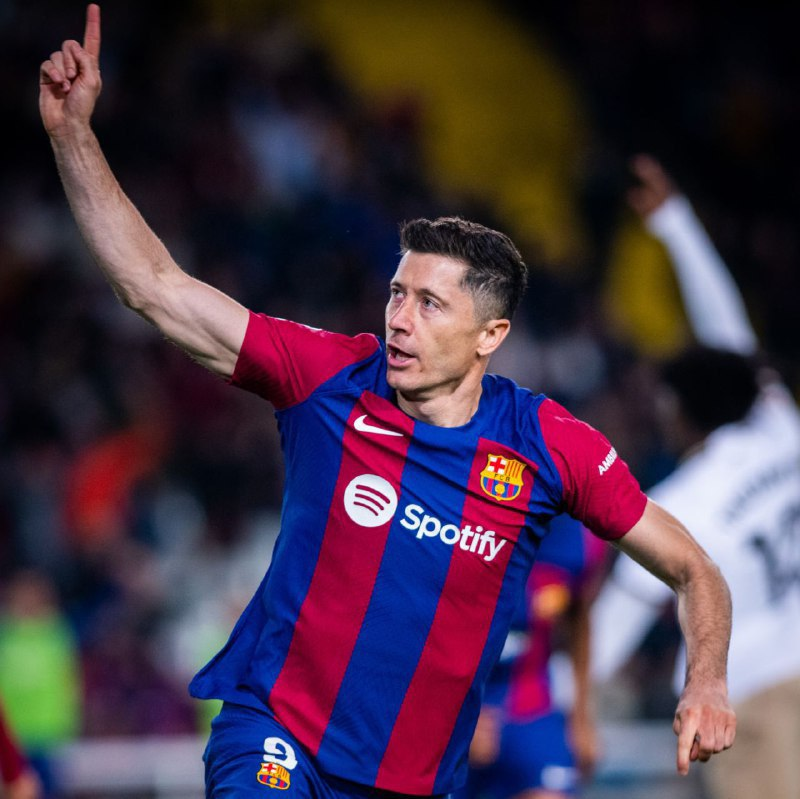 🇪🇸Barcelona, with a goal from Fermín and a 'hat-trick' from Lewandowski, managed a 4-2 victory over Valencia to reclaim the second place and prevent Real Madrid from depending solely on themselves to win the title in the next matchday.

#BarcelonaValencia #findbestbet