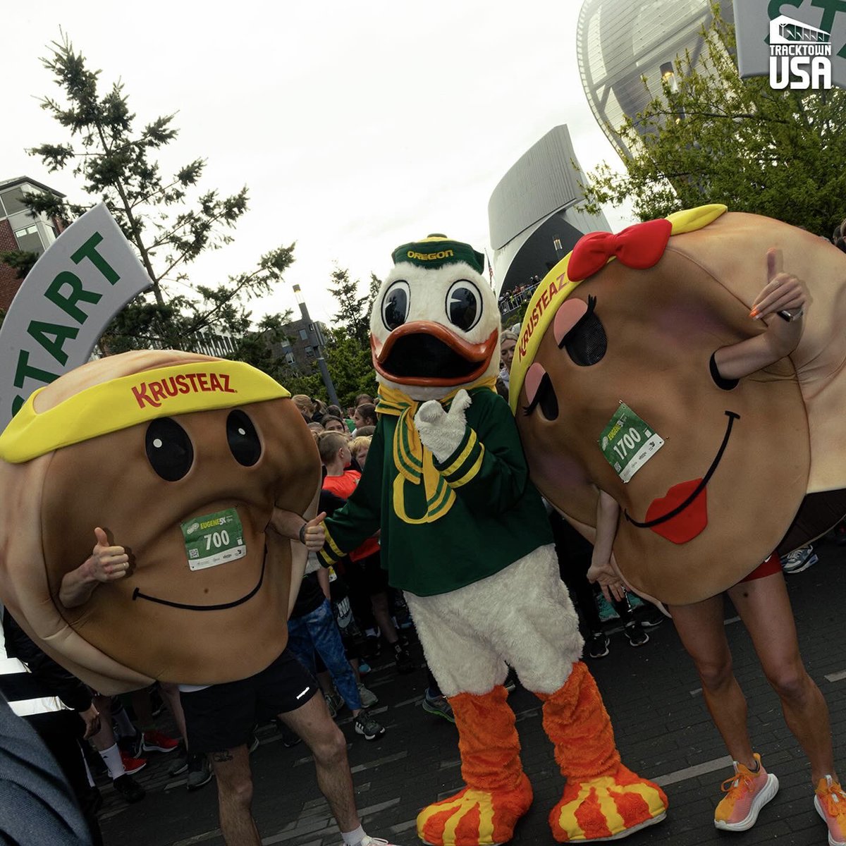 Still not over the Eugene Marathon weekend 🦆🌟 📸 Charlie Townes #EugeneMarathon x #TrackTown24