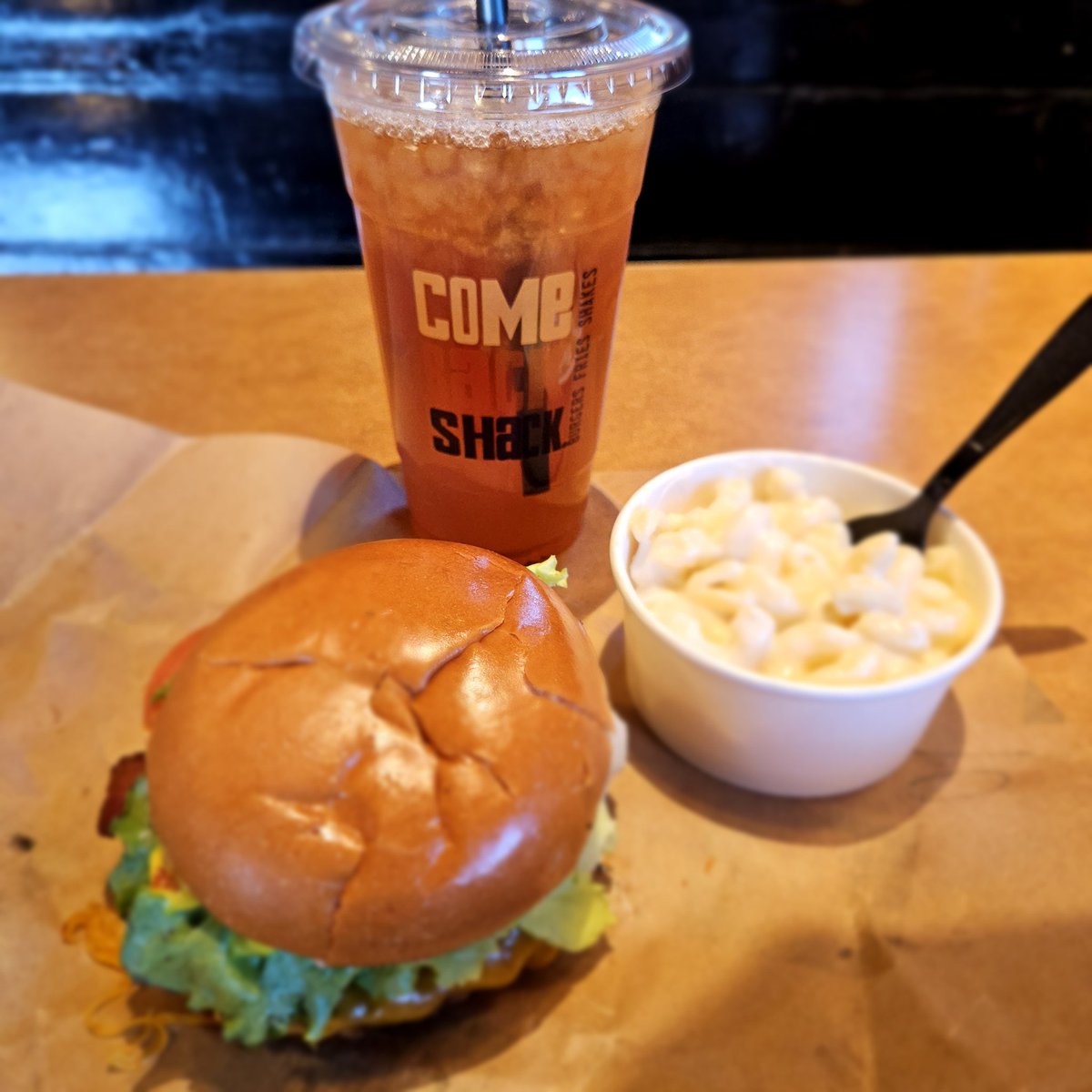 Steakhouse burger with mac & cheese from @ComeBackShack 🍔🧀 Soooooo good! 💯 carnivore recommended 👌 #whatsfordinner #foodporn #cheatday #burgerlover