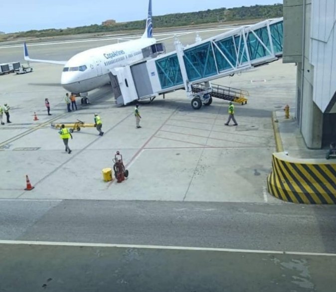 Colapso del jet way en el Aeropuerto Internacional de Maiquetia SVMI. RR. SS.