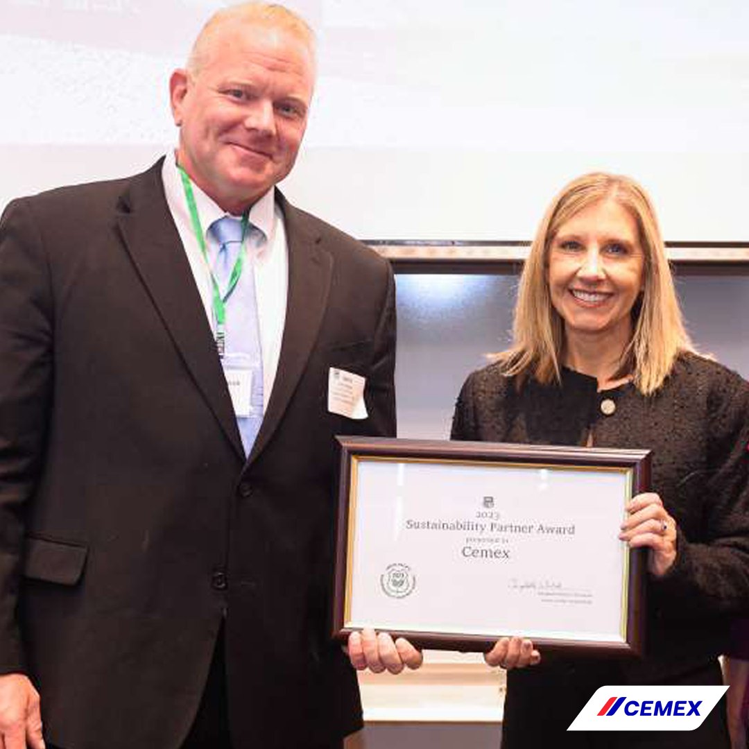 ICYMI: Kori Andrews (r), Cemex US Director Sustainability and Social Impact • Sustainability & Public Affairs, accepting #UnionPacific's first-ever Sustainability Partner Award. Also pictured is Chris Nowak, Cemex US Transportation Manager. Story: brnw.ch/21wJioG