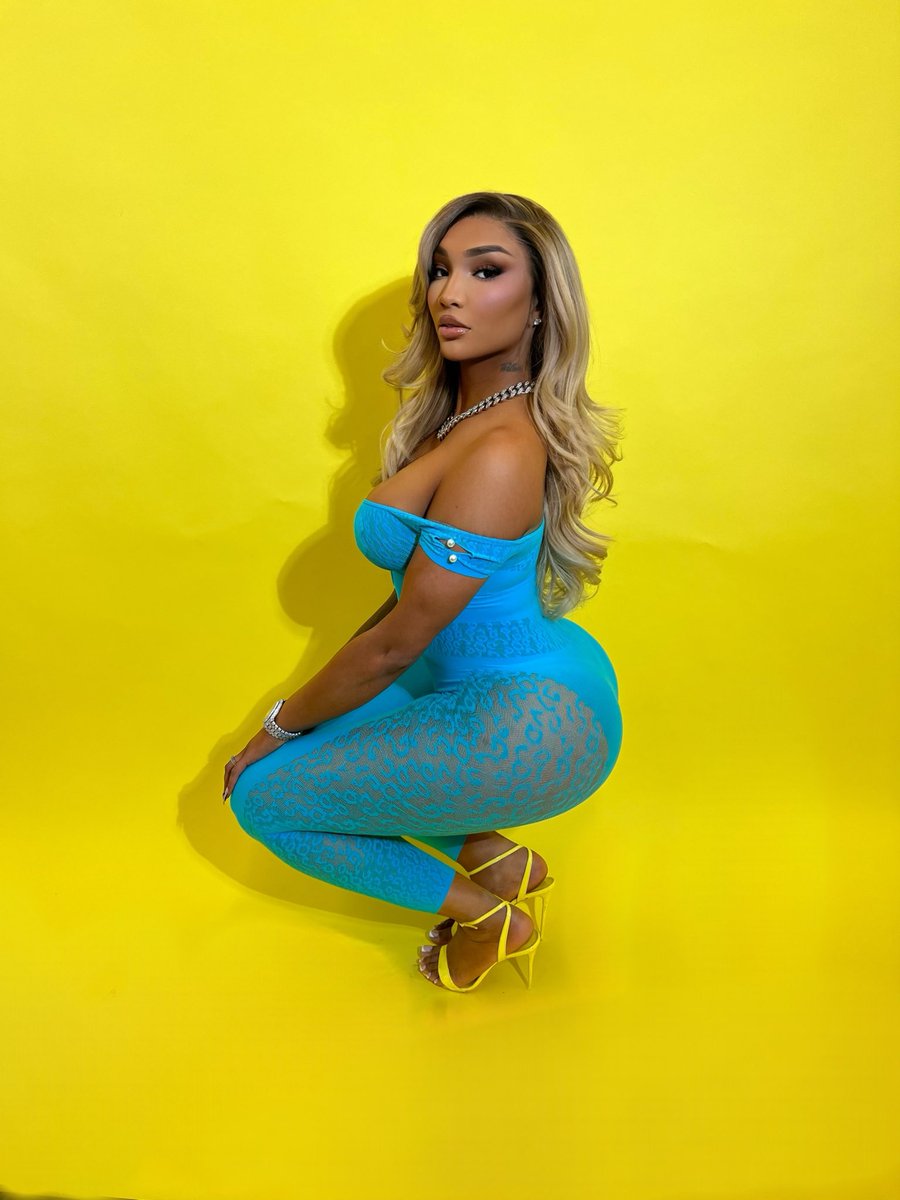 @FashionNova  💙