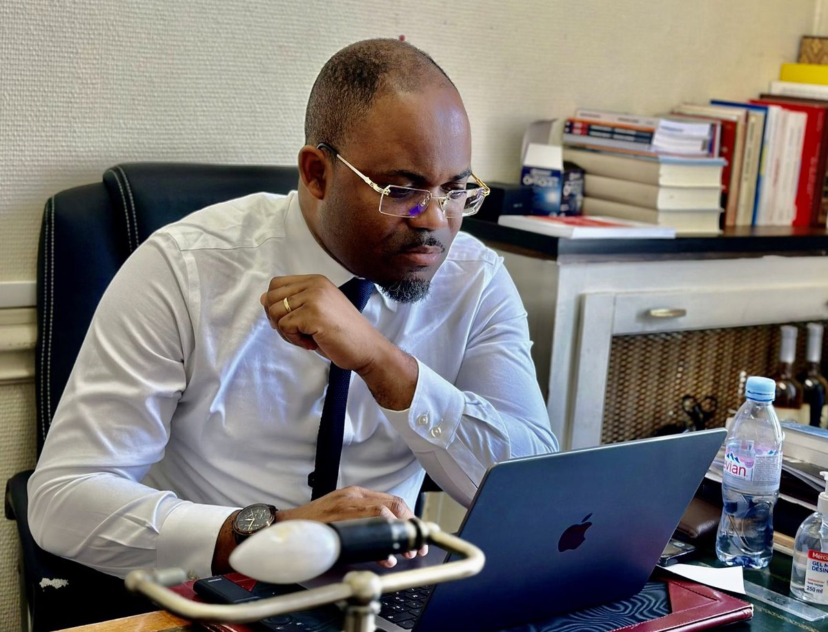 Jules KAYEMBE NS. (@jukayembe) on Twitter photo Dans un système où titres, offices et charges publiques sont achetés et vendus, une « aristocratie » d’élus et de fonctionnaires émerge, leur statut dépendant plus de leur fortune que de leur mérite. À long terme, c’est la structure et la stabilité de toute une société qui sont Dans un système où titres, offices et charges publiques sont achetés et vendus, une « aristocratie » d’élus et de fonctionnaires émerge, leur statut dépendant plus de leur fortune que de leur mérite. À long terme, c’est la structure et la stabilité de toute une société qui sont