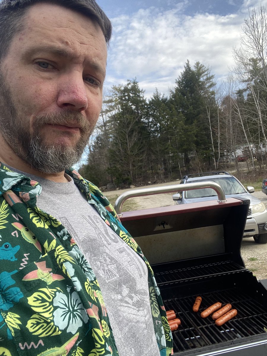 RecklessEric's tweet photo. First of the year, just brats and dogs. #dadscooking https://t.co/9tVpSUuMcN