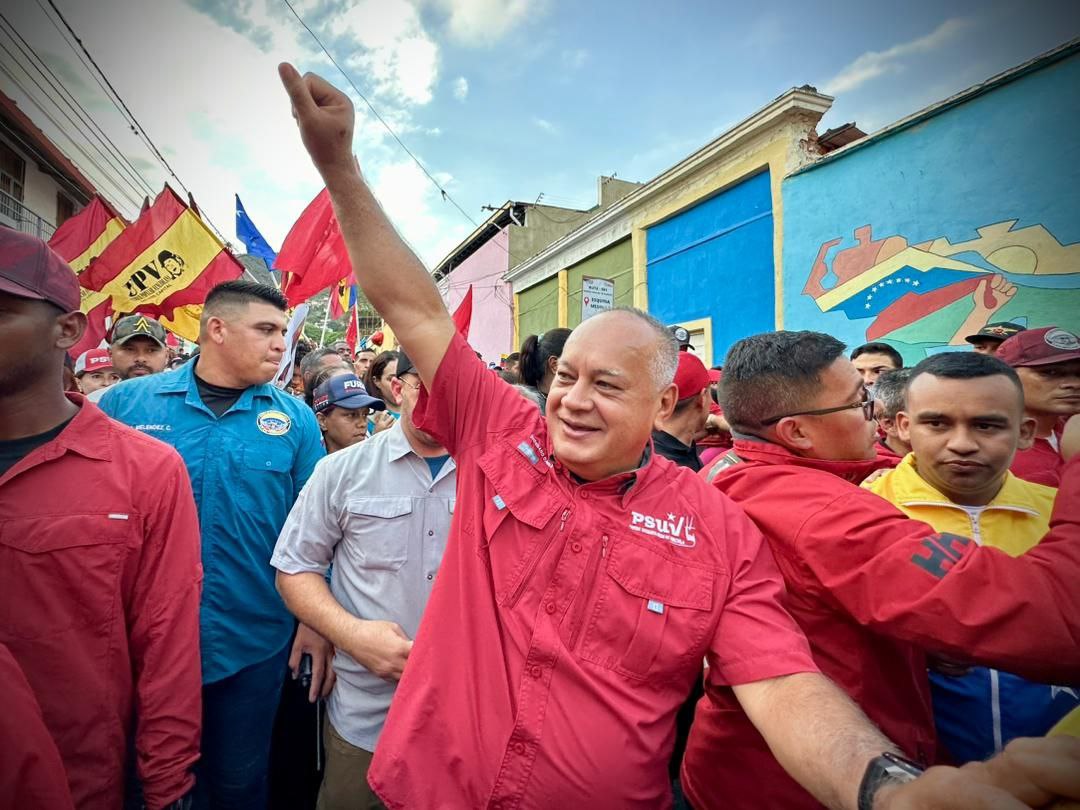 #MaduroEsElDeChávez CARACAS | Este lunes, 29 de abril, el Primer Vicepresidente del Partido Socialista Unido de Venezuela (@PartidoPSUV), Diosdado Cabello Rondón (@dcabellor), salió a la calle junto al Pueblo de La Pastora en la marcha en rechazo a la sanciones y el bloqueo…