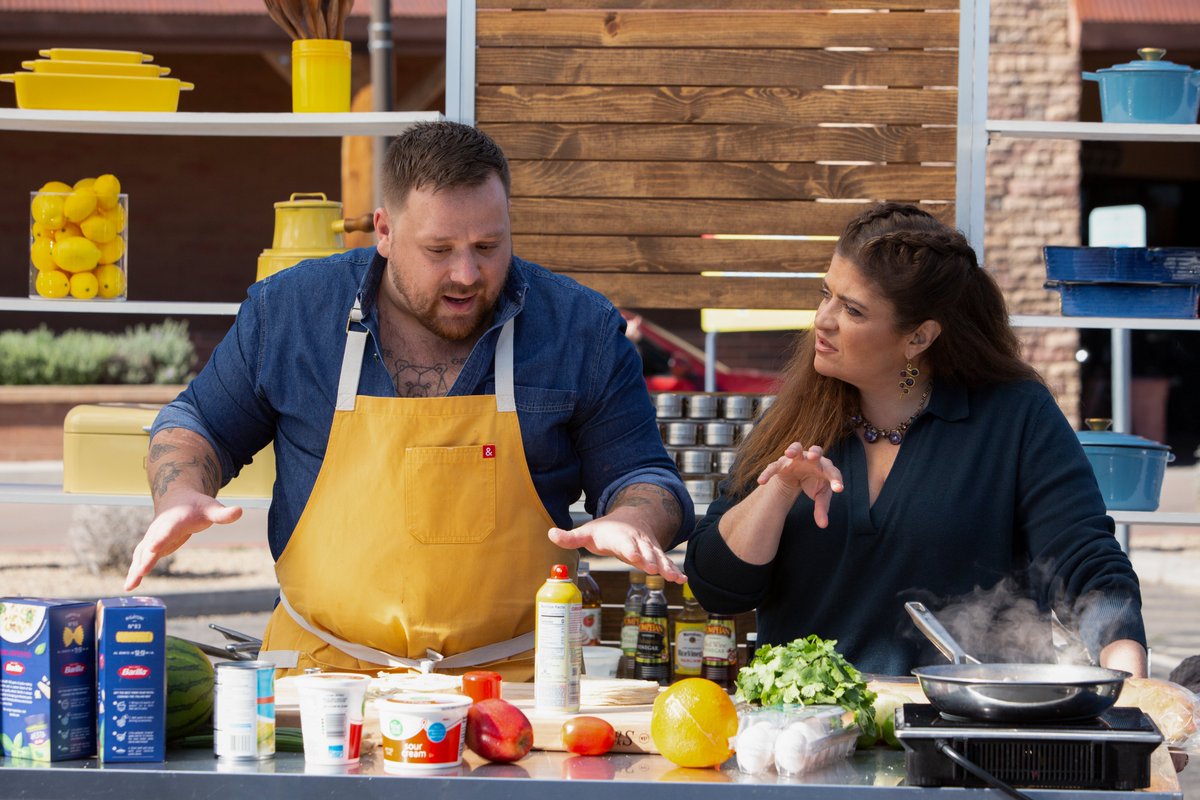 NEXT @ 9|8c! 🛒 It's a brand-new season of #SupermarketStakeout, and @Guarnaschelli is kicking things off with a bang, challenging four chefs to impress judges @EddieJackson + @ChefDPhillips!