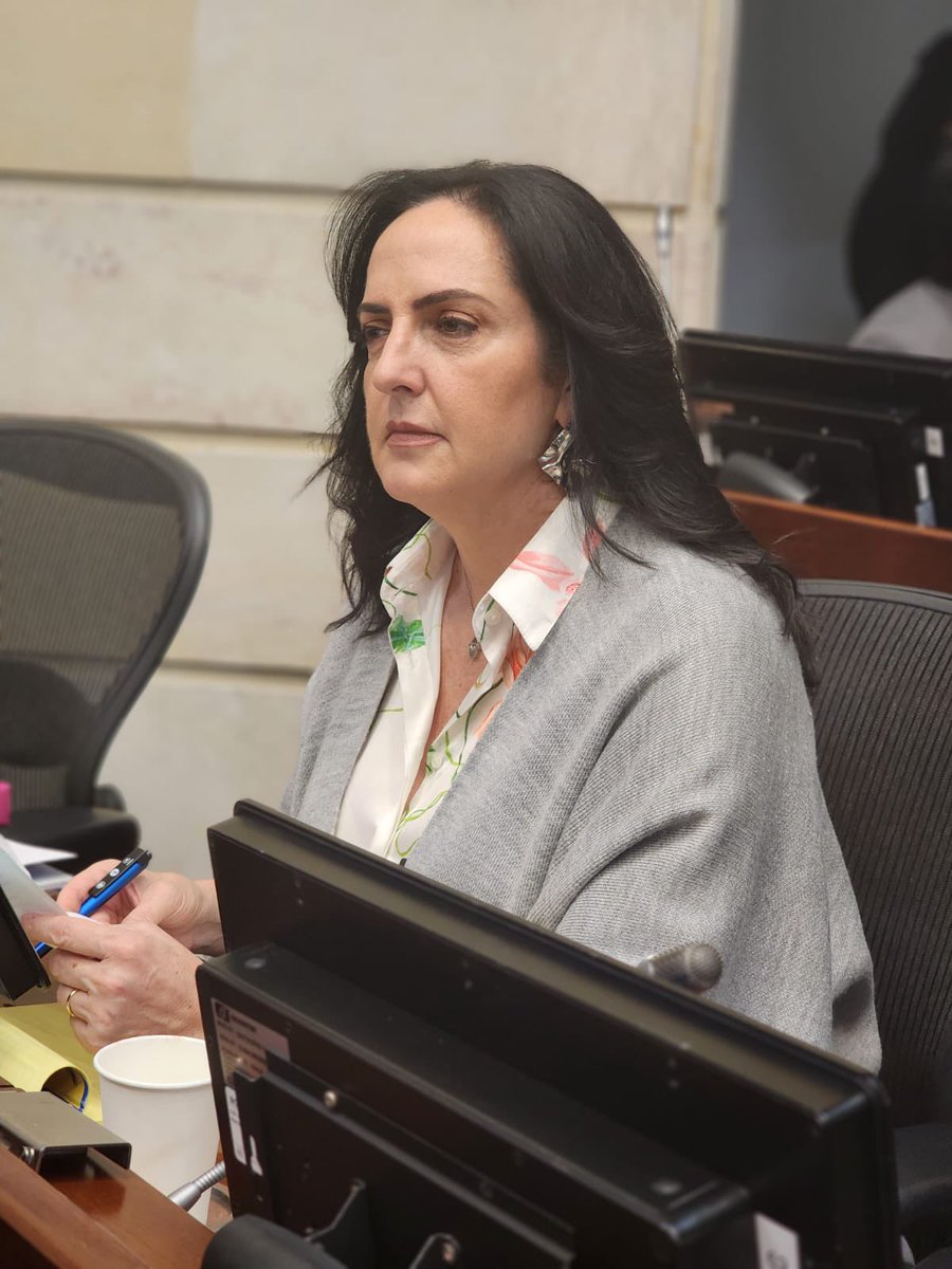 “La orden de Petro celebrar el 19 de abril, día del M-19 como un día cívico nacional es un intento de legitimar y celebrar acciones criminales” senadora @MariaFdaCabal en Plenaria de Senado