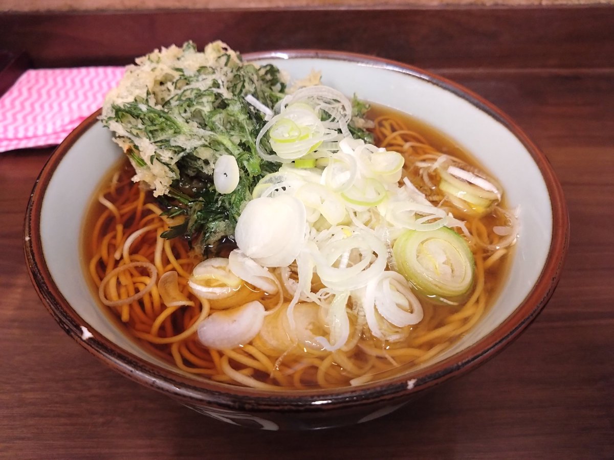 おはようございます😃
文殊さんで朝一杯の立ち食いそば🍴
今朝は春菊天そば😋
ほろ苦くて大人の味🤭