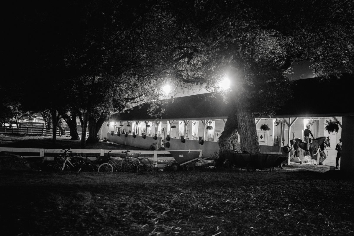 The backstretch in black and white. #KyDerby