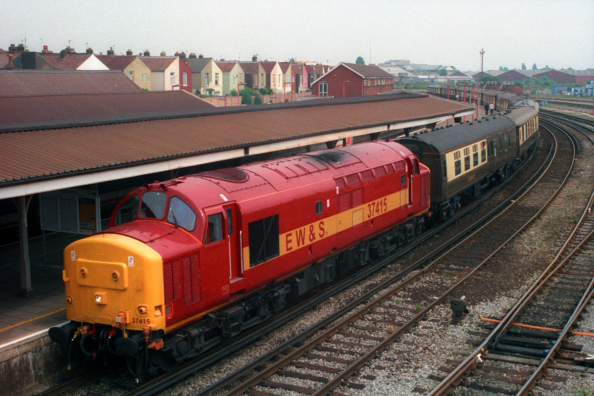 A very shiny 37415 at Fratton on May 15th 1997 with a VSOE charter.