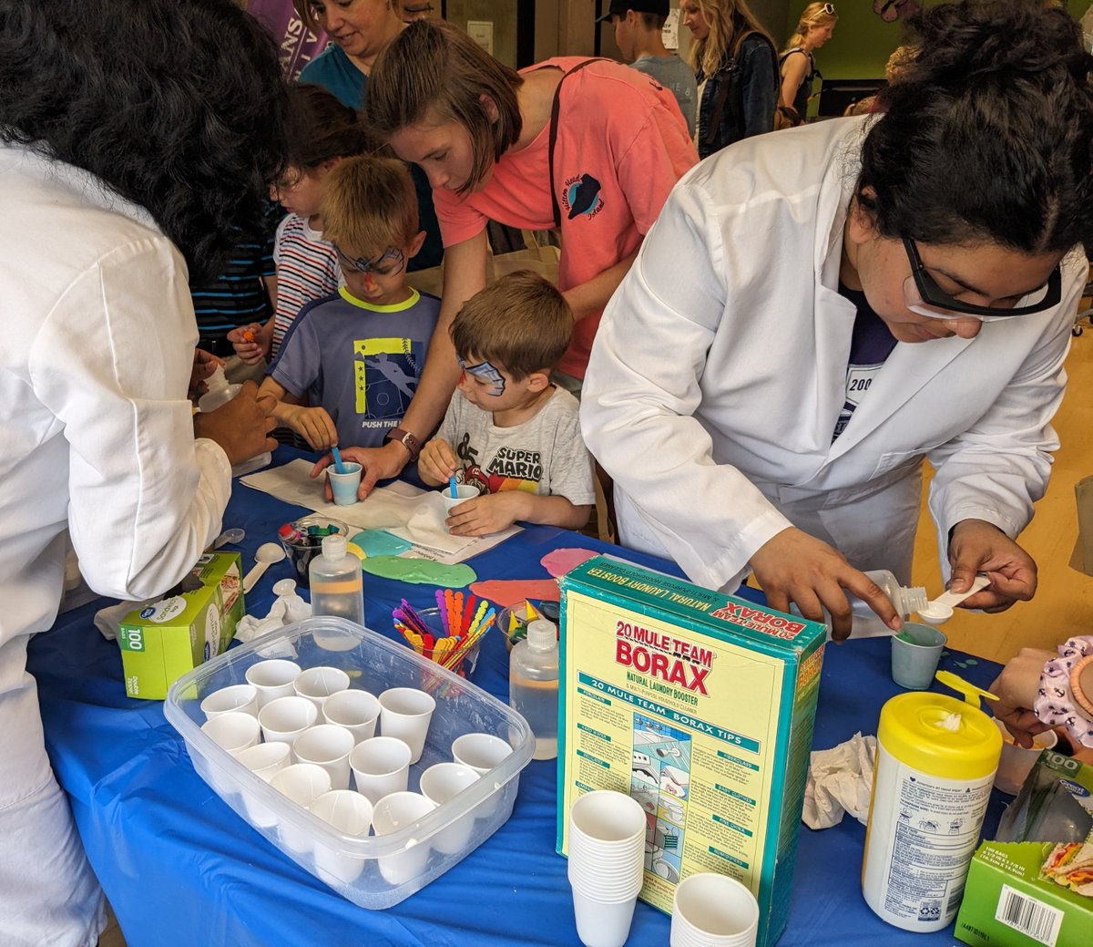 KStateChemistry's tweet image. Thankyou to all the visitors who stopped by our chemistry booth during the Kansas Science Festival over the weekend!
We all had such a great time!
@KScienceFest, @KStateArtSci