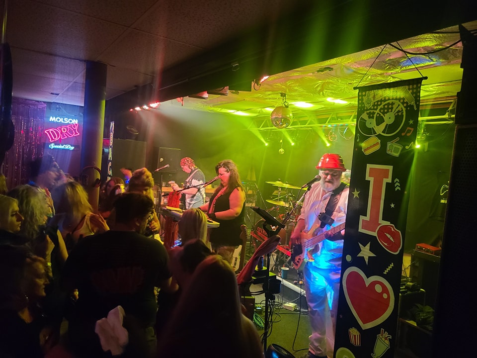 19+ #livemusicvenue added in #ThunderBay ON - Wayland Bar & Grill: indieonthemove.com/venues/wayland… Mostly Rock oriented acts.