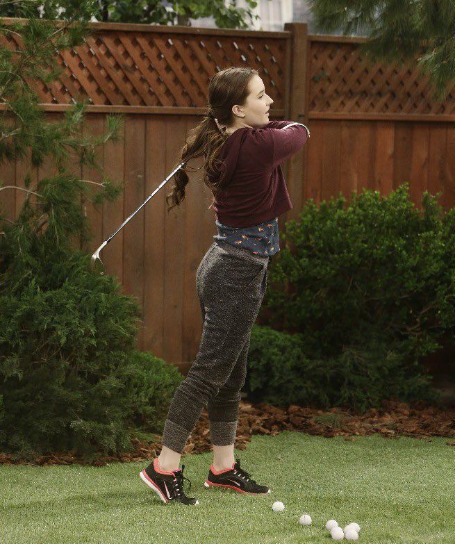 Kaitlyn Dever es la actriz que interpretará a Abby en la segunda temporada de #TheLastofus 
Y acá la podemos ver jugando golf...