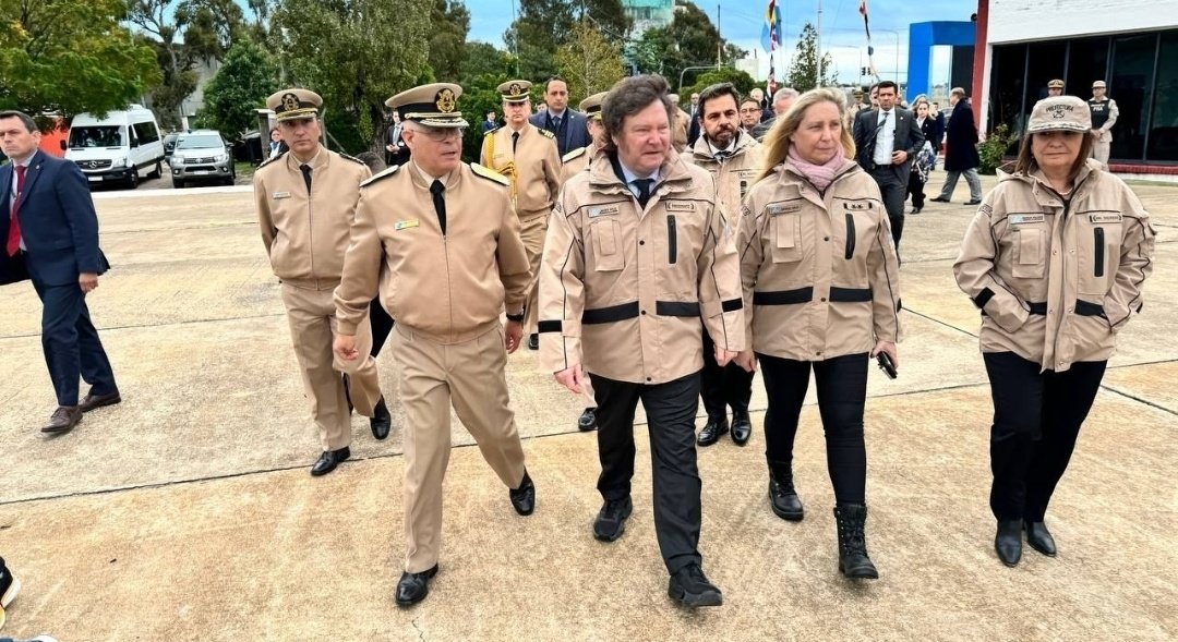 Comunicación oficial - Adorni 

El Presidente Javier Milei recibió esta tarde el buque Cutter James de la Guardia Costera de Estados Unidos que realizará tareas de patrullaje contra la pesca ilegal en aguas del Atlántico Sur.