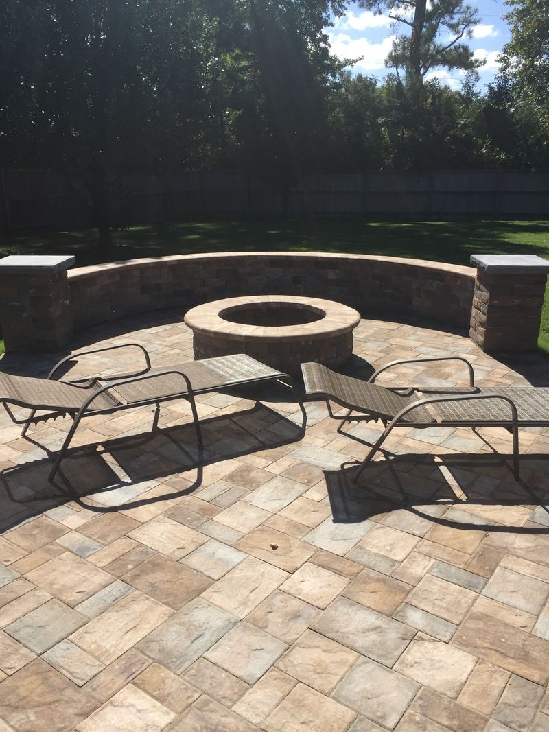 Get ready to heat up those summer nights with your new firepit and seating wall 🔥🌅 Gather around with family and friends for s'mores, stories, and endless memories. #SummerNights #FamilyGatherings #BackyardGoals 🌼
