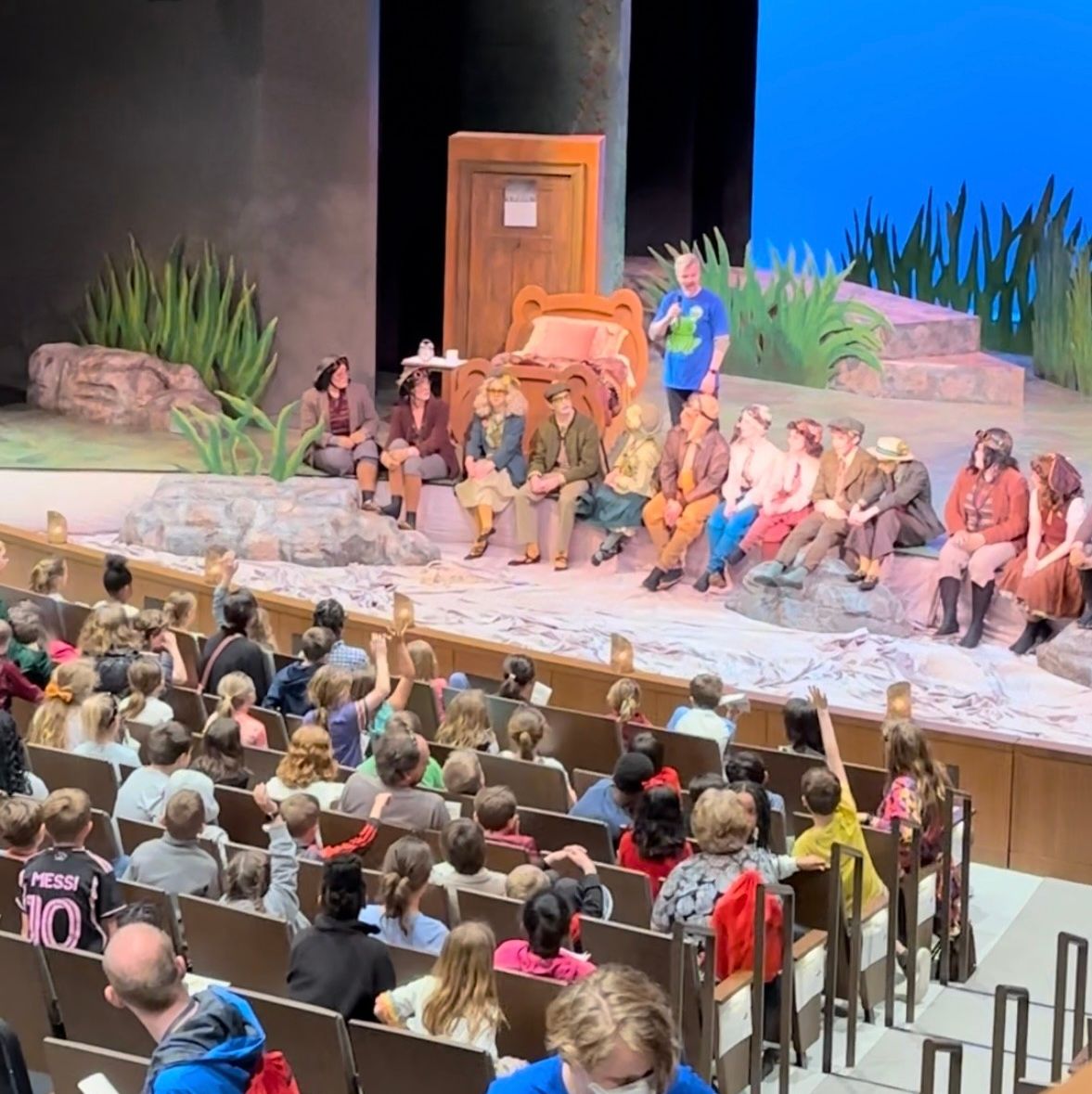 Last week, third graders from each of our elementary schools enjoyed the production 'A Year With Frog and Toad' at William & Mary. Students even had the opportunity to ask the cast questions during a Q&A session! Each student then took home a Frog and Toad book after the event!