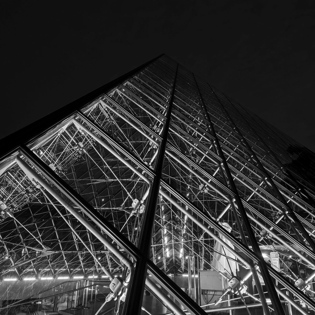 Pyramide @MuseeLouvre