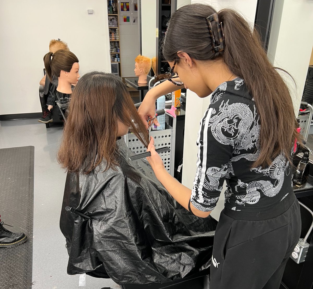 High school students can explore careers like restaurateur, cosmetology, community care, electrical and pipe trades and more through Campus EPSB. Get ahead by earning high school credits and industry credentials: epsb.ca/programs/skill… #EPSB #yeg