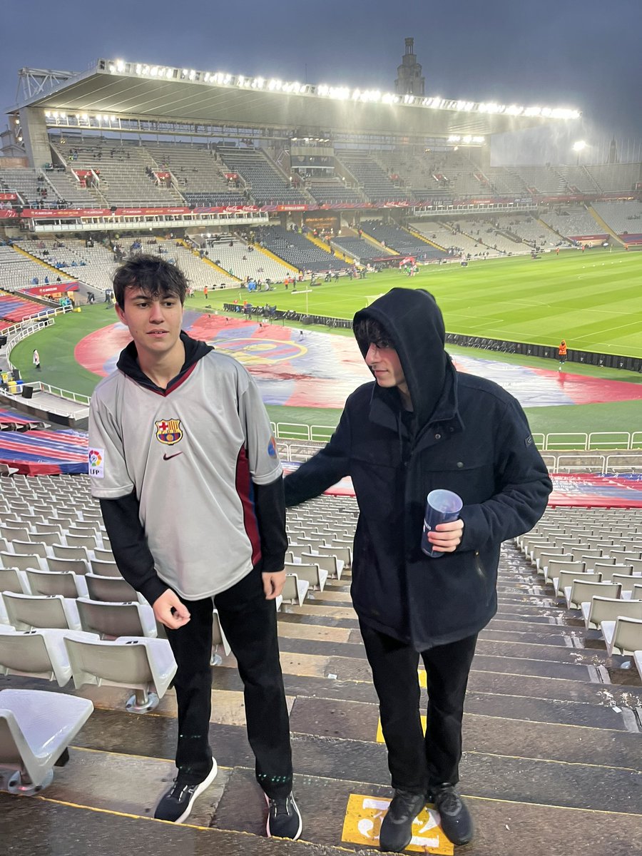 à la base c’est juste un autre enfant dans ta classe et 16 ans plus tard vous vous retrouvez à aller voir votre premier match du barça ensemble