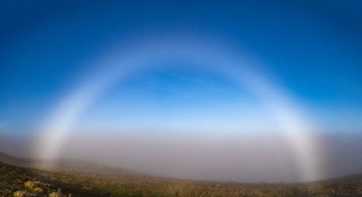 @qikipedia Saw this #fogbow a few years ago over Holmfirth, amazing sight