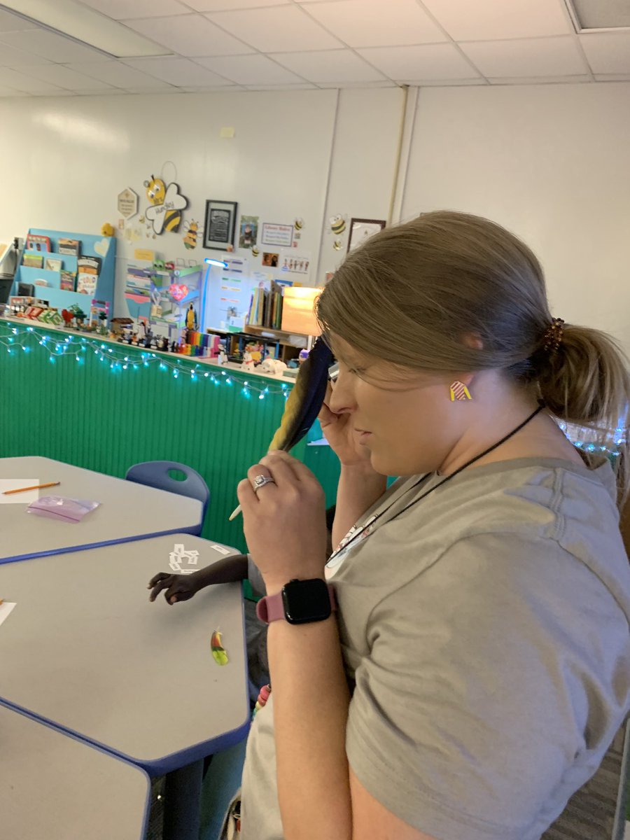 How about real robin’s nests and jeweler’s loupes for some authentic learning?? Add in some feathers and you’ve got super engaged first graders!! @ELeducation @JCASLKY @JCPS_LMS @GutermuthES @MrsPennington5 #birdnerds