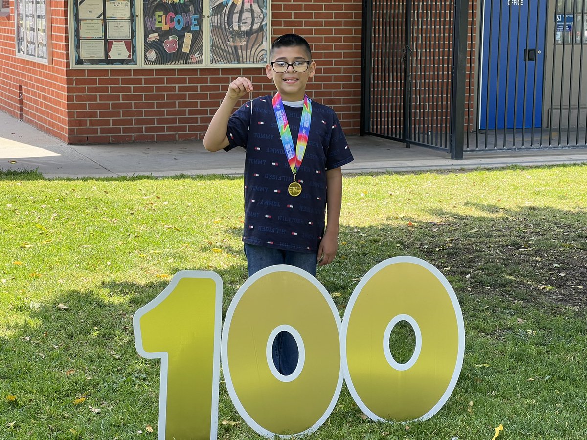 CONGRATULATIONS to these dedicated students who reached 1️⃣0️⃣0️⃣ miles!  👏🏻🏃🏻‍♂️💯💙🏅
<a href="/WestCovinaUSD/">West Covina USD</a> <a href="/100MileClub/">100 Mile Club®</a>
