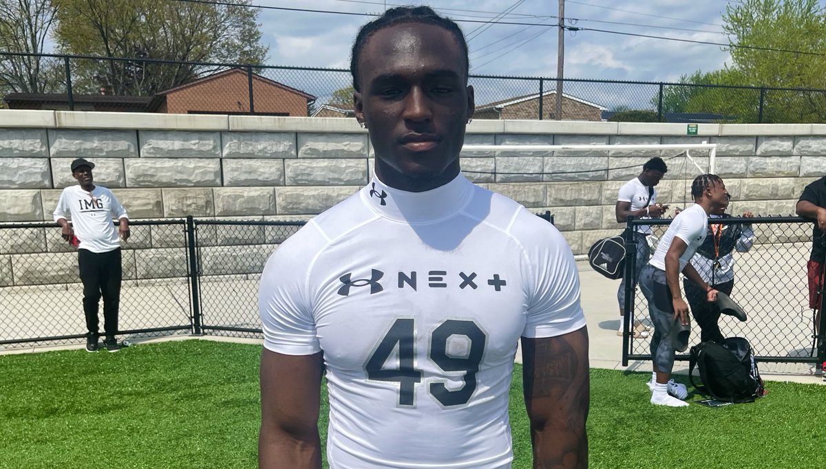 Top247 RB Marquise Davis (@rlyquise) returned to #Michigan and the people stood out the most about this latest visit (VIP)

'I had a good connection with everybody I was hanging out with and everything was all smooth. There was nothing weird or awkward.'

247sports.com/college/michig…