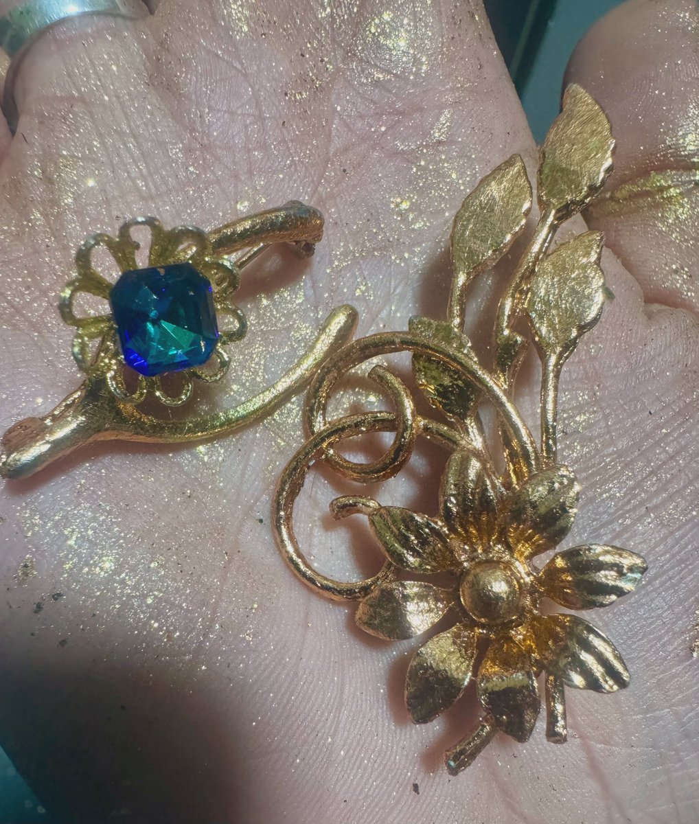 Before and after. :) re plated them instead of silver and gold tone its rose gold tone :) and swapped the crystal in the middle. #goldtone #silvertone #rosegoldtone #jewelry #plating #diy #restore #fixit