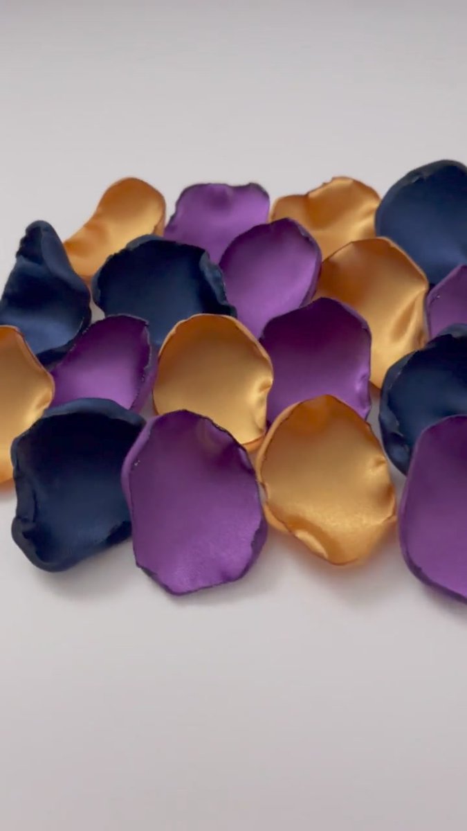 Elevate your wedding decor with our stunning mix of plum, purple, old gold, and navy blue rose petals – perfect for table settings and enchanting flower… dlvr.it/T6BSlt #weddingflowers #centerpieces #handmade #weddinginspo #flowers #celebration #weddingvibes #confetti
