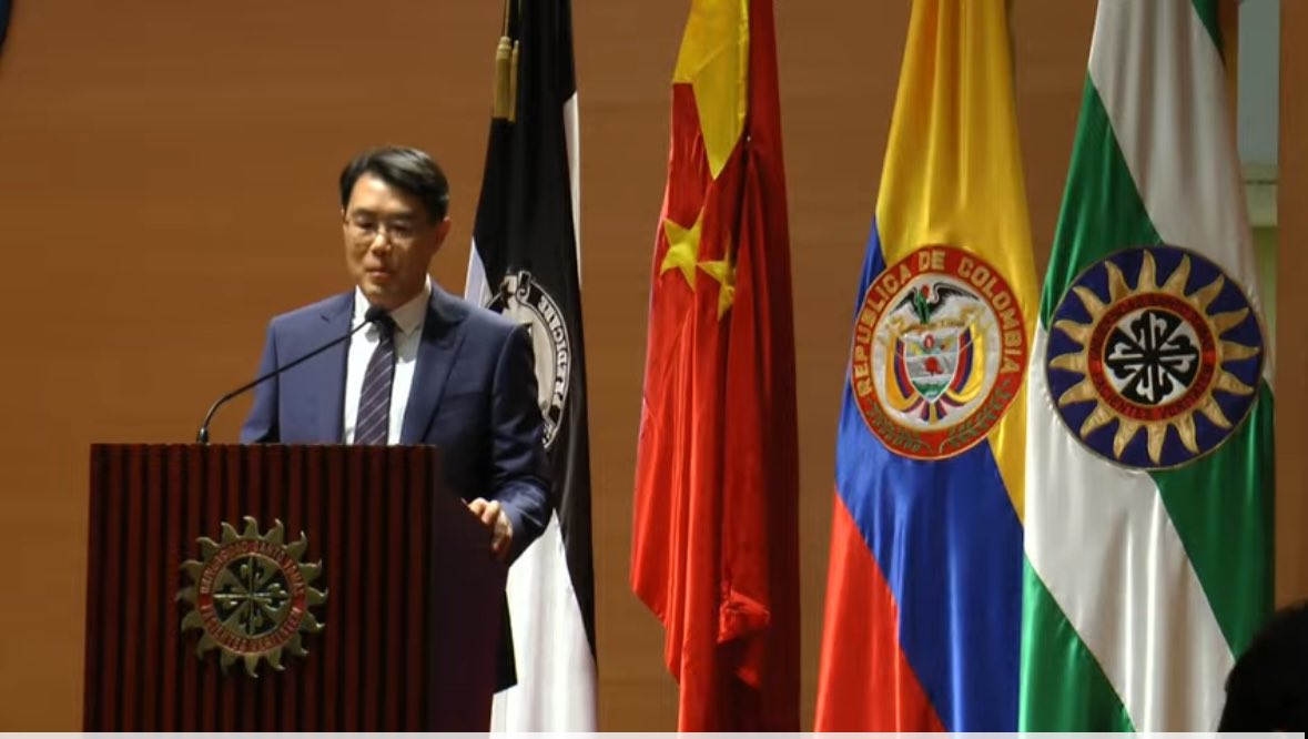 Síntesis de mi presentación en @santotobogota sobre China🇨🇳, a través de C-H-I-N-A: -C de calidad, desarrollo de calidad, -H de humano, centrado en humanos, -I de innovación, como fuerza motriz, -N de nacional, camino propio, -A de apertura, oportunidades para el mundo.