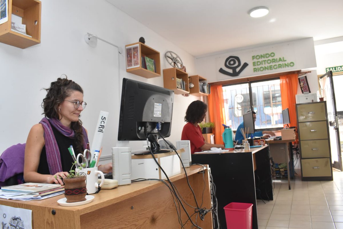 rionegrogob's tweet image. Quedó conformado el Consejo Asesor del Fondo Editorial Rionegrino

Luego del proceso de elección de los representantes regionales del campo literario provincial, se constituyó formalmente el equipo que brindará asesorías durante el período 2024-2026.