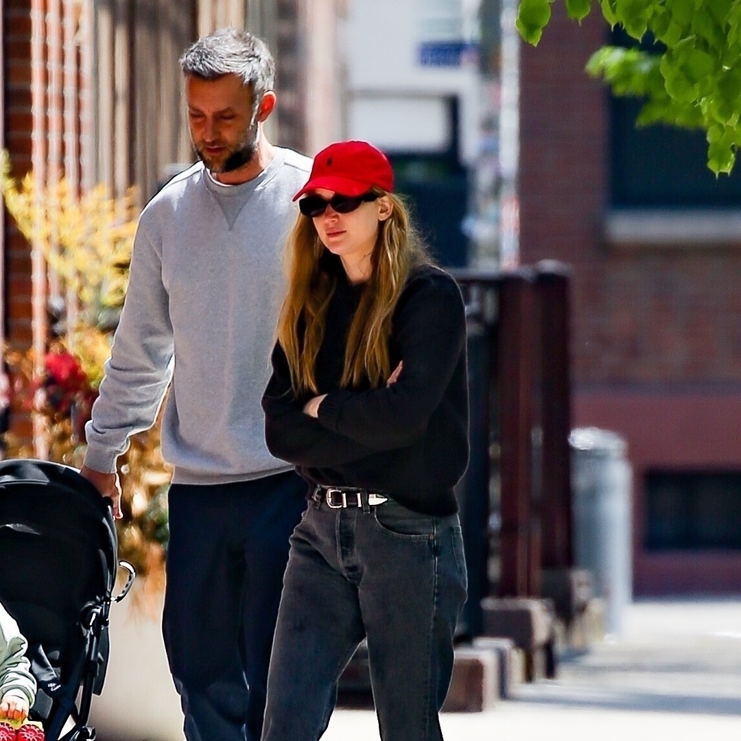 Jennifer Lawrence Spotted in New York City

More images at: gawby.com/photos/248407

#JenniferLawrence #NYC #celebrityspotting #HollywoodinNYC #starstruck #fashionista #JLaw #CityThatNeverSleeps #BigAppleBeauty #NewYorkStateofMind #LightsCameraAction