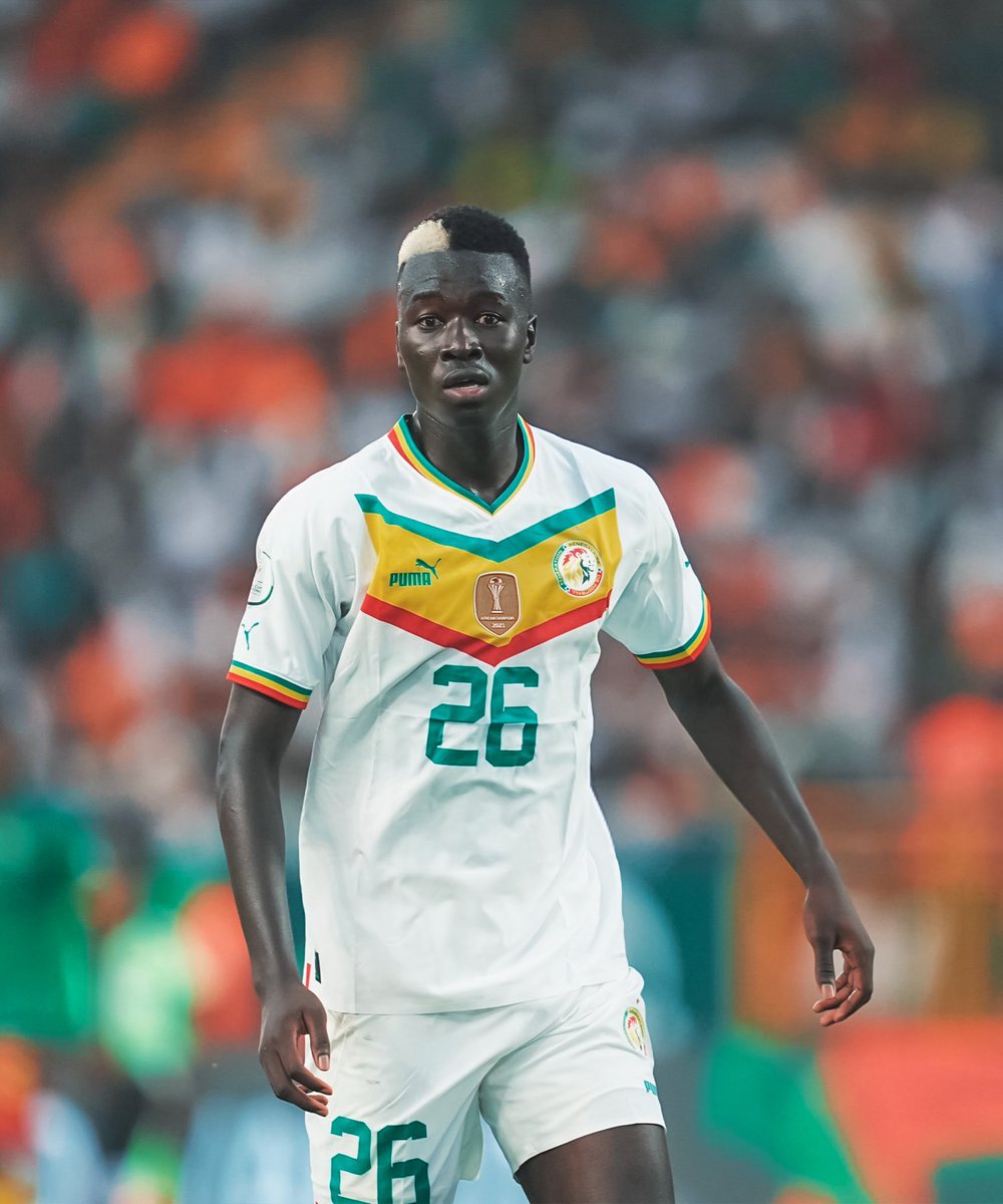 Pape Gueye a signé avec Villarreal ! 🚨 Le milieu de l’OM a signé un contrat de quatre ans avec une option pour une cinquième année. [@LRKabeya]