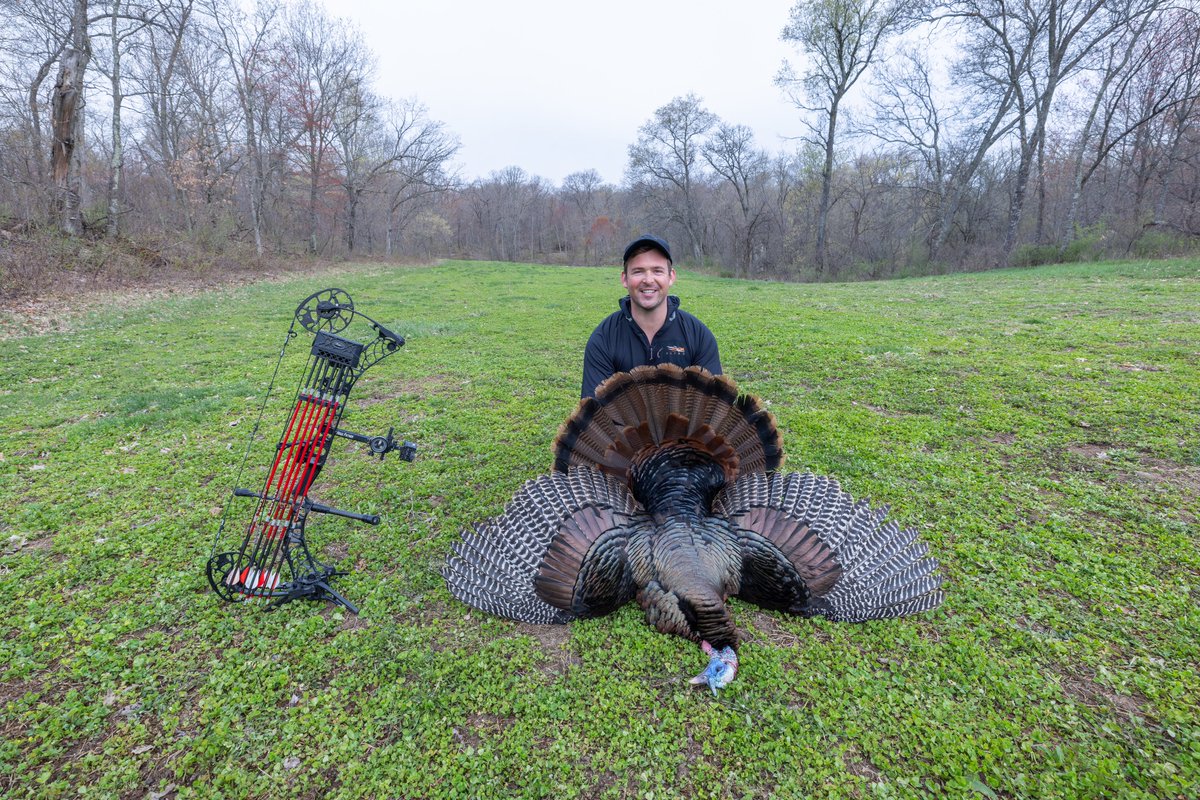 Couldn’t have asked for a better morning of turkey hunting this weekend! 🏹 🦃 🤙Thirty minutes in the blind, ten yards, and one arrow was all it took! 
.
.
#AdventureAwaits #hunting #sickforit #wisconsin #archery #travel #lifestyle #liveforthis #optoutside #whatgetsyououtdoors
