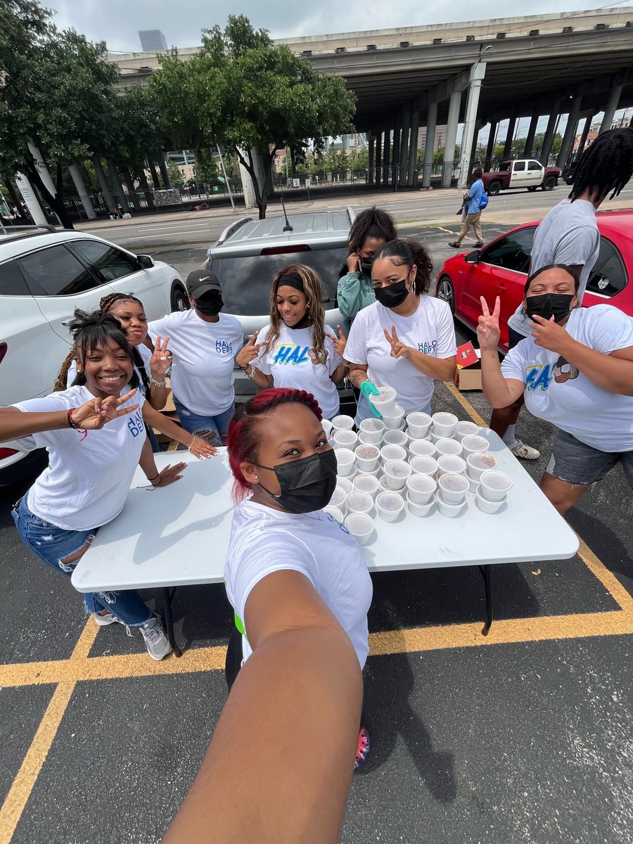 Sunday April 28th E-board made 100 rice & bean meals, joined by members to distribute in Houston along with the care packages assembled on Friday! 💙💚 

Be the change you wish to see🌎

#beahalo🌎 #pvamu #pvamu24 #pvamu23 #pvamu25 #pvamu26 #pvamu27 #pvamu28