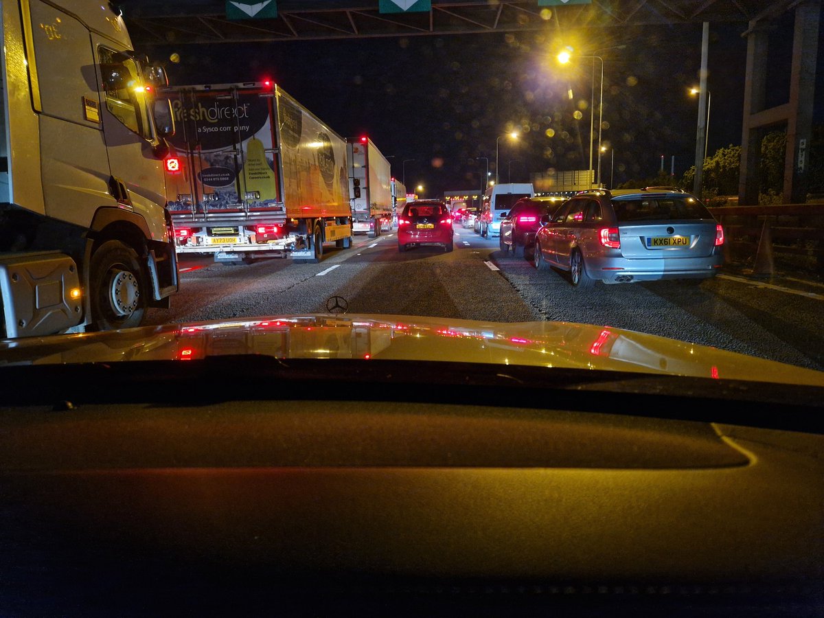 carteretecs's tweet photo. It's 2320 and have been sitting here at the #QE2Bridge for 20 mins. No news no Twitter updates
Just why? https://t.co/4CkbLrgTWk