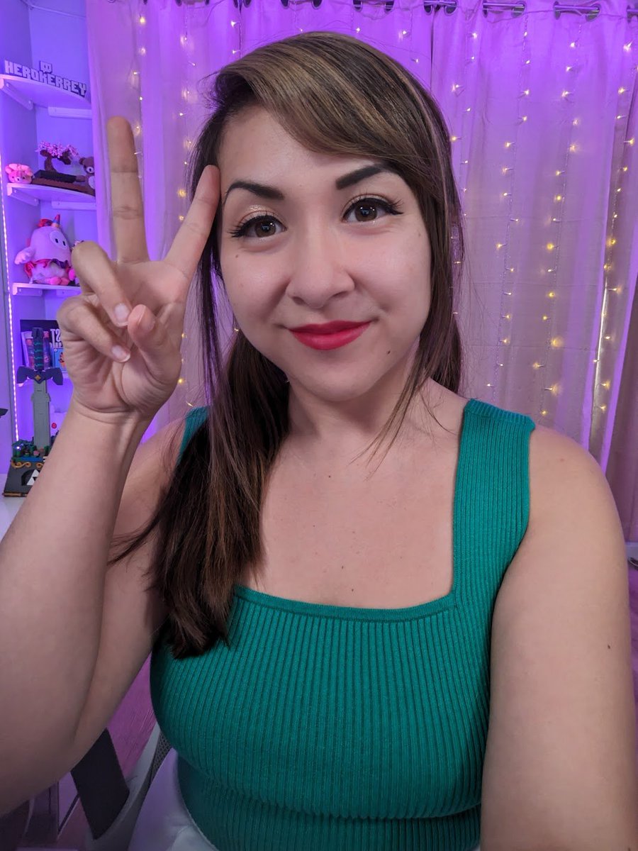 Back to strimmmmming!!! Live soon to chat about my St Jude trip and maybe dancing!!!!