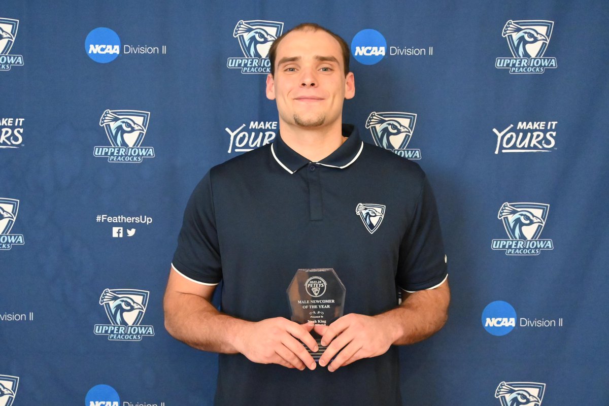 The winner of the Male Newcomer of the Year is Noah King! #feathersup